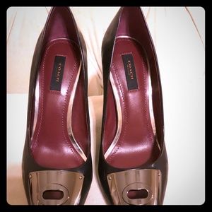 Coach Pumps